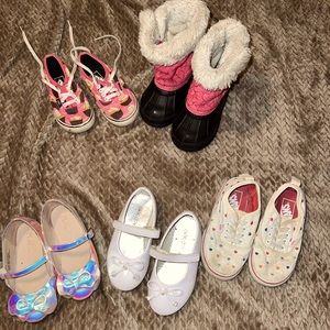 Size 7/8 Girls Shoes!